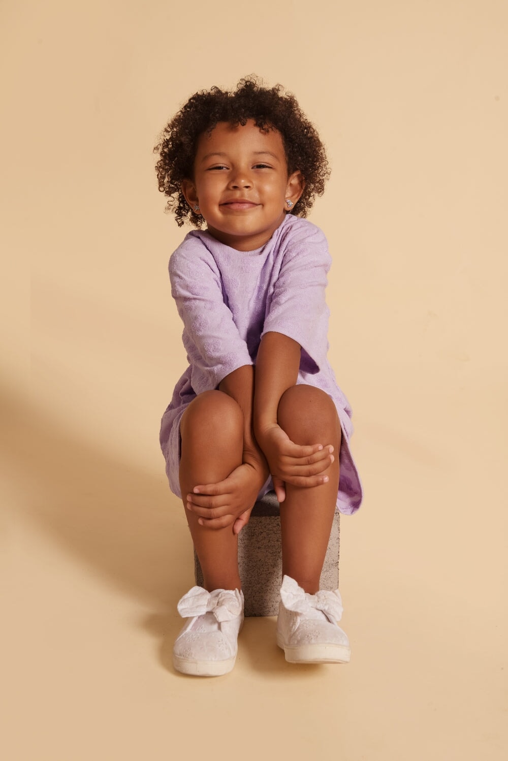 Discover our oversized Grow-With-Me T-Shirt – a gender-neutral, eco-friendly essential for kids. Handmade in Montreal, designed for comfort and longevity.