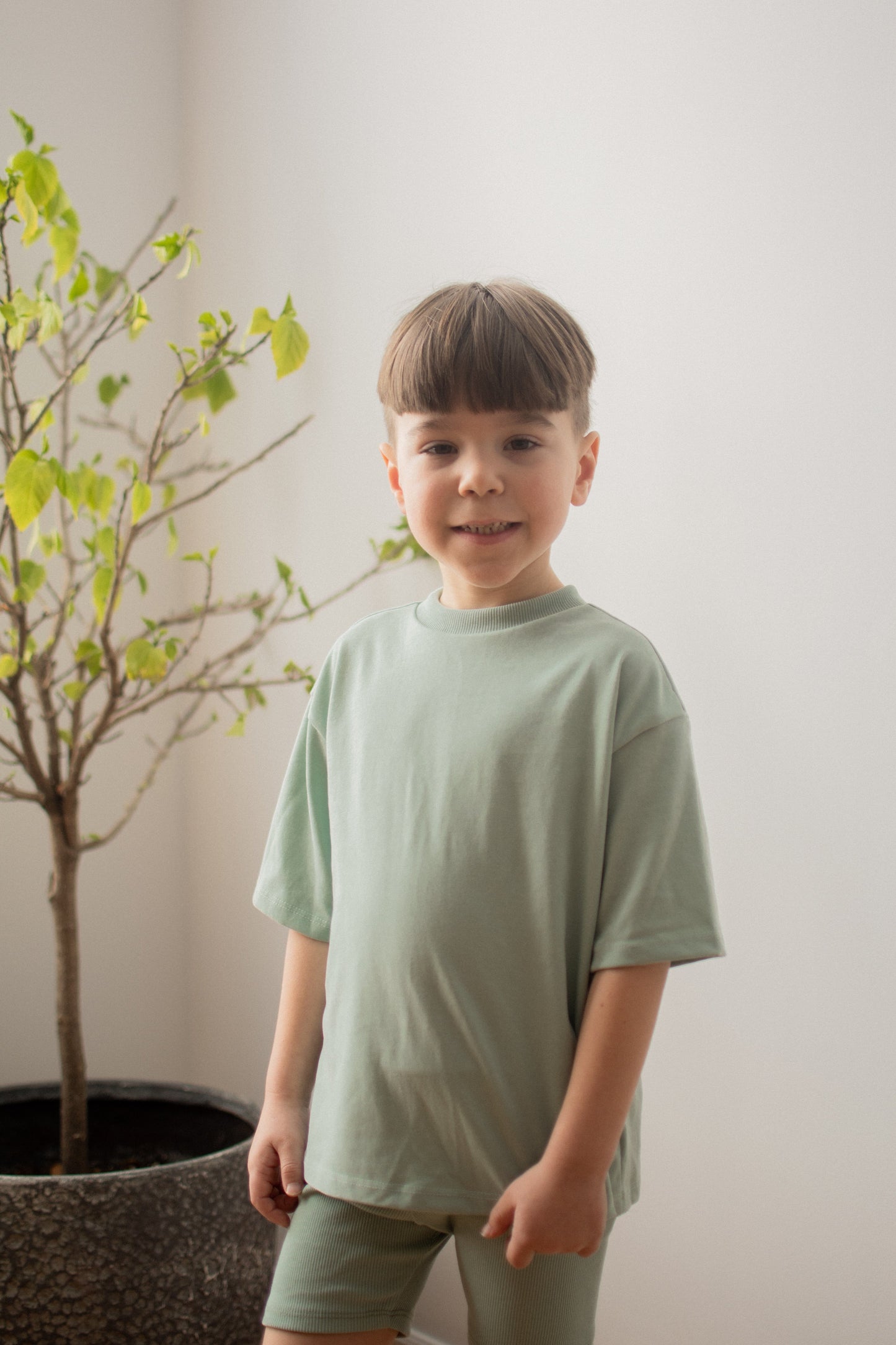Discover our oversized Grow-With-Me T-Shirt – a gender-neutral, eco-friendly essential for kids. Handmade in Montreal, designed for comfort and longevity.