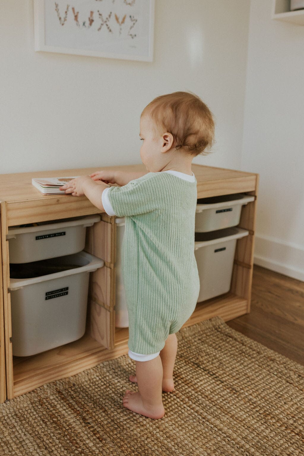 Discover our Grow-With-Me Onesie – a gender-neutral, eco-friendly essential for babies. Soft, stretchy, and designed for easy diaper changes. Handmade in Montreal.