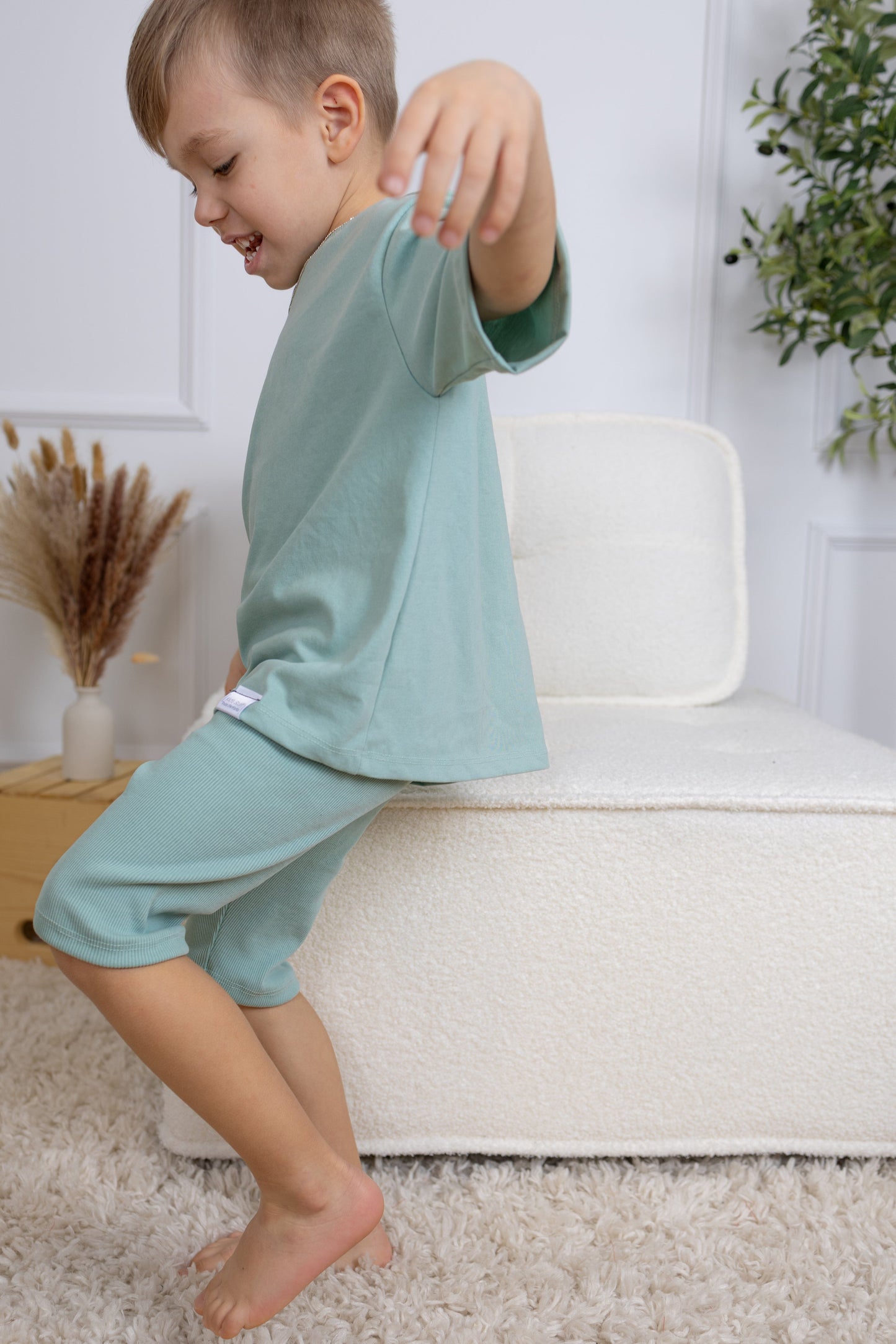 Discover our oversized Grow-With-Me T-Shirt – a gender-neutral, eco-friendly essential for kids. Handmade in Montreal, designed for comfort and longevity.