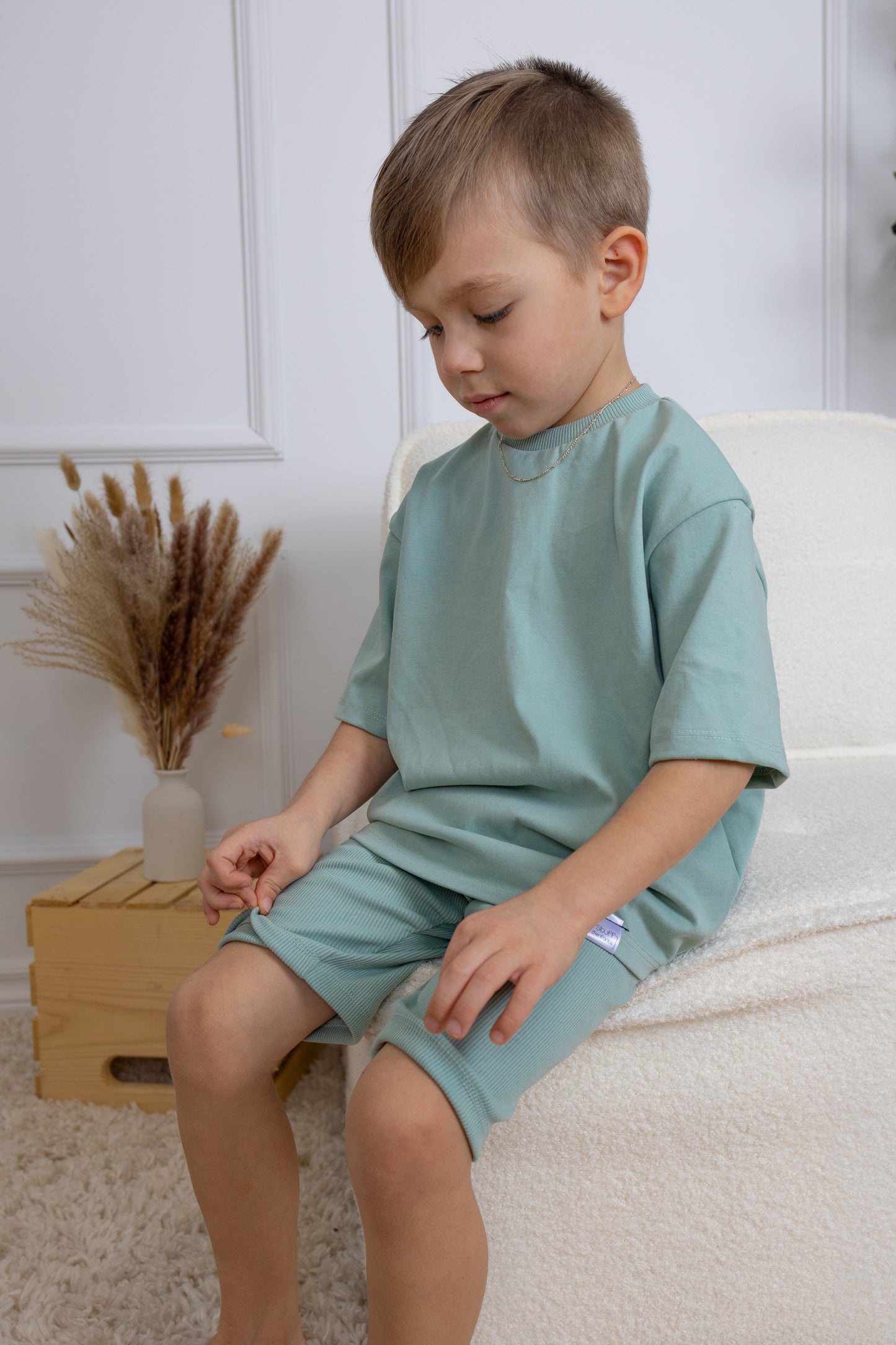 Discover our oversized Grow-With-Me T-Shirt – a gender-neutral, eco-friendly essential for kids. Handmade in Montreal, designed for comfort and longevity.