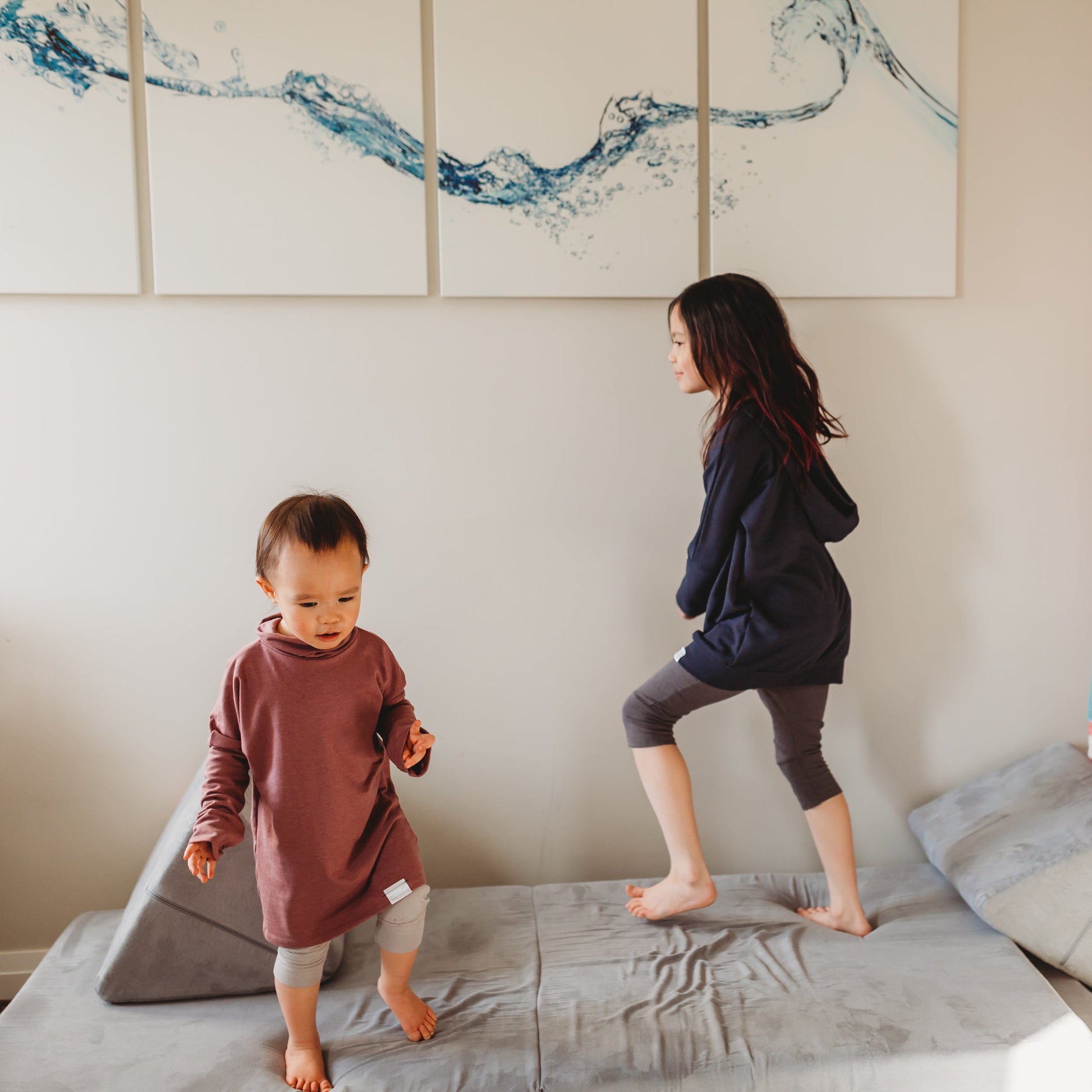 Eco-friendly kids' clothing – gender-neutral navy grow with me hoodie, sustainably made in Canada.