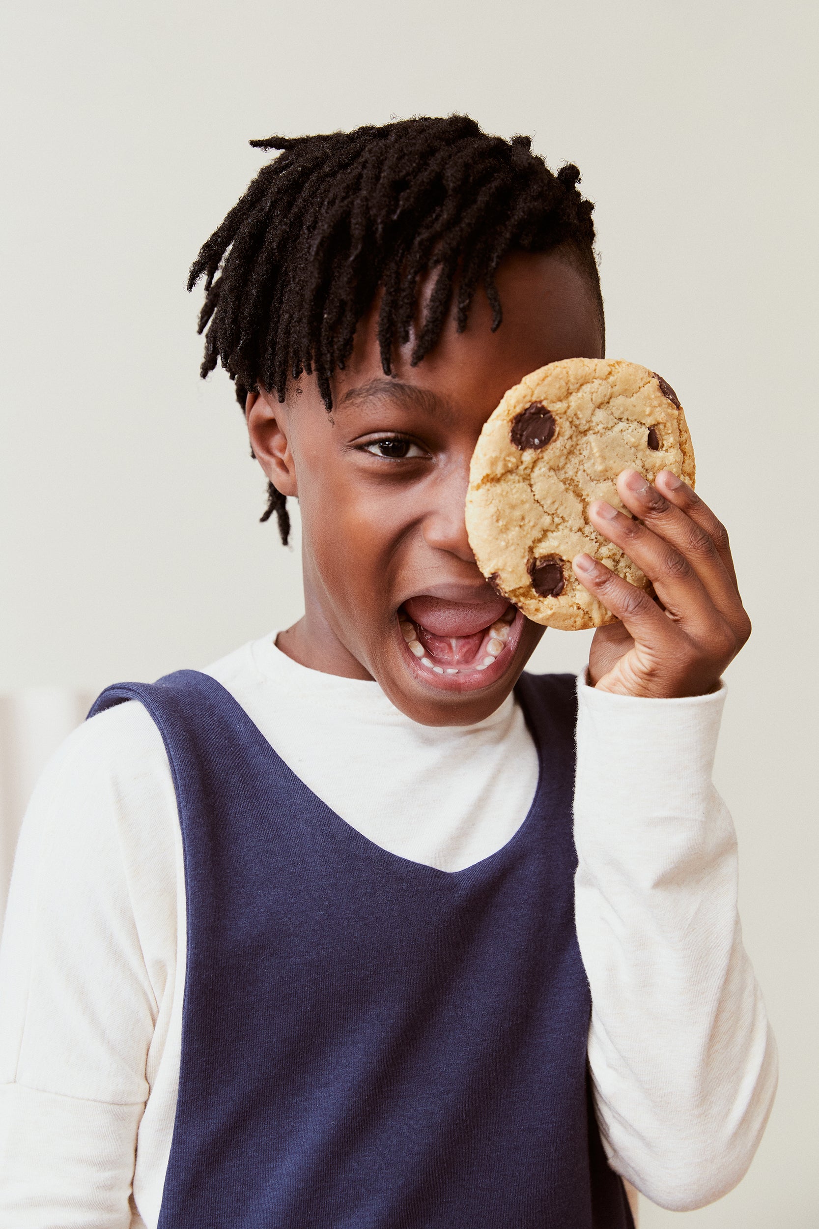 navy grow-with-me overalls for toddlers and kids, made from soft, eco-friendly fabric. Adjustable straps and cuffs for a long-lasting fit. Ethically made in Canada.