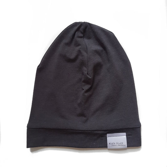 Soft and stretchy dark grey beanie for kids, made from eco-friendly fabric. Ethically crafted in Canada, featuring a fold-over brim and minimalist design